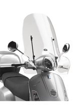 Szyba przezroczysta Givi do Vespa LX 50-125-150 (05 > 14), GTS 125-150-300 SUPER (08 > 19), GTS 125-150-250-300 (06 > 19) [mocowanie w zestawie]