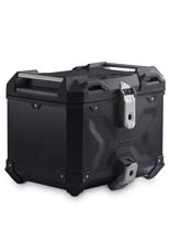 Zestaw: kufer centralny czarny TRAX ADV + stelaż Adventure-rack SW-Motech Suzuki V-Strom 800DE, V-Strom 800 (22-) [pojemność: 38 L]