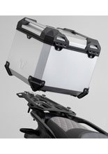 Zestaw: kufer centralny srebrny TRAX ADV + stelaż Adventure-rack SW-Motech TRIUMPH Tiger 1200 XCa / XCx/ XR / XRt / XRx (17-) [pojemność 38 L]