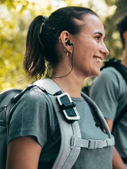 Interkom turystyczny Cardo Packtalk Outdoor do aktywności na świeżym powietrzu czarny (1 zestaw)