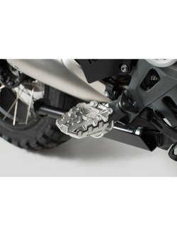 Podnóżki EVO SW-MOTECH KTM 790 Adventure/R [19-] / Adventure 890 / R (21-) /1090 Adventure/R [17-], 1290 Super Adventure R/S/T [16-], 990 SM [07-], 1190 Adventure [13-], 890 SMT [23-], Husqvarna Norden 901 Expedition (23-)