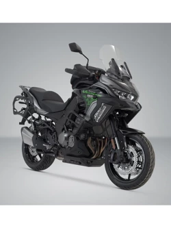 Zestaw: kufry boczne DUSC L + kufer centralny DUSC L + stelaże PRO + stelaż Street-Rack SW-Motech Kawasaki Versys 1000 (18-)/ 1100/ SE (24-) [poj.: 3 x 41l]