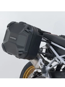 Zestaw: kufry boczne DUSC L + kufer centralny DUSC M + stelaże PRO + stelaż Adventure-Rack SW-Motech Honda CRF1000L Africa Twin (15-17) [poj.: 1 x 33l + 2 x 41l]