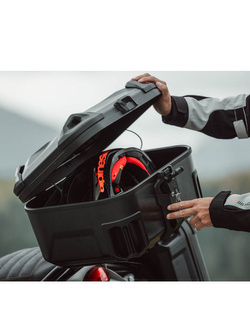 Zestaw: kufry boczne DUSC L + stelaże PRO SW-MOTECH do motocykla Ducati Multistrada V2 / S (21-), Multistrada 950 / S (16-), Multistrada 1200 / S (15-17), 1200 Enduro (16-18), 1260 Enduro (16-) [pojemność 2 x 41l]