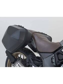 Zestaw: kufry boczne plastikowe Urban ABS + stelaże SLC Sw-Motech CFMoto 700CL-X Heritage (22-) [pojemność: 2 x 16,5l]