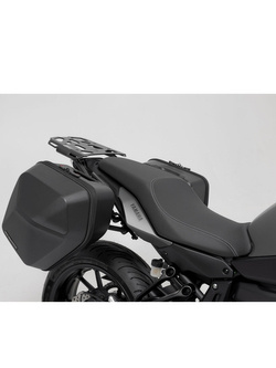 Zestaw: kufry boczne plastikowe Urban ABS + stelaże SLC Sw-Motech Yamaha MT-07 Tracer / Tracer 700 / Tracer (16-) ,Tracer 7 / GT (21-) [pojemność: 2 x 16,5l]